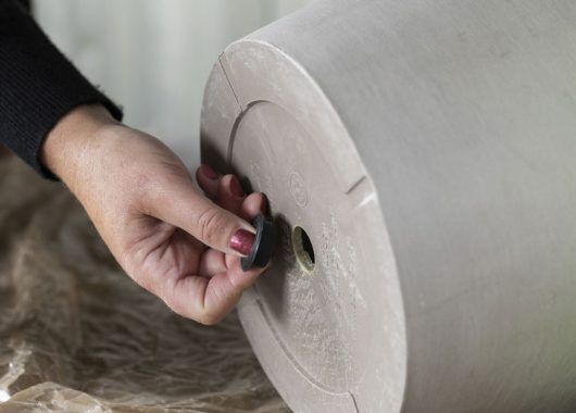 bruk en floor protector eller sk&aring;l for &aring; beskytte gulvet