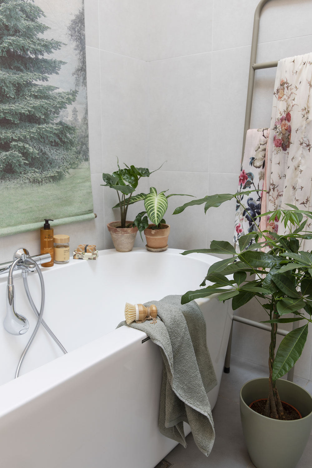 Gr&oslash;nne planter p&aring; badet