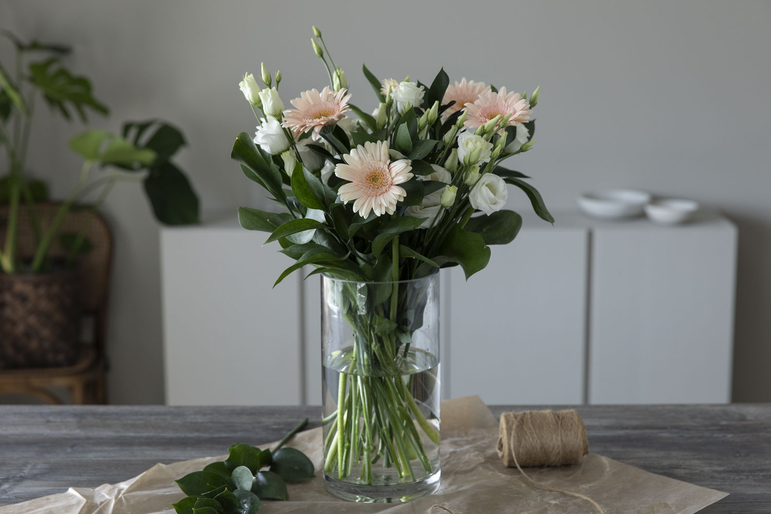 Bukett med lisianthus og germini